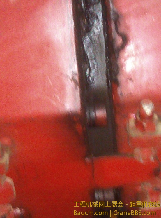 第三节大臂跑出来一公分左右，于出臂绳断了有关吗？