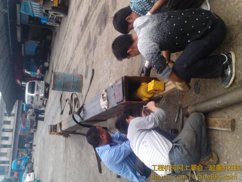 刚买半年新车伸臂油缸拉了换的柳工8吨油缸