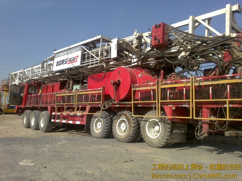 油田搬家时候看到的车，不知道就什么车