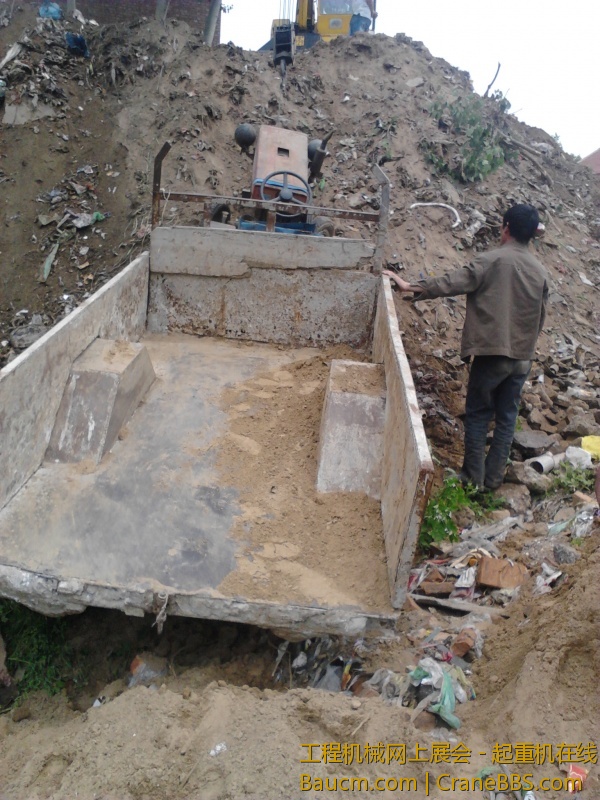 小拖拉机屁颠屁颠的进去蓝就 (3).jpg