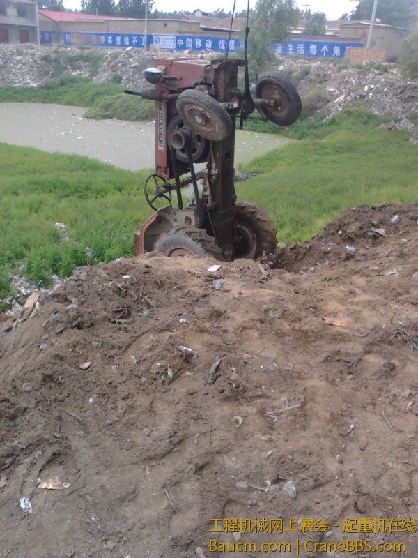 小拖拉机屁颠屁颠的进去蓝就 (5).jpg