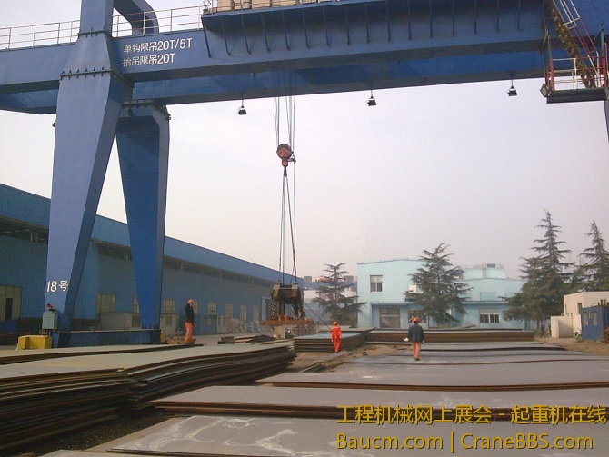 我这部行车上的所有白色字体都是由钢板切割出来的，上面再刷白油漆