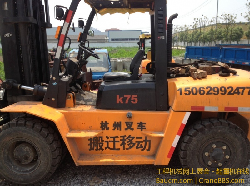 叉车在家睡觉