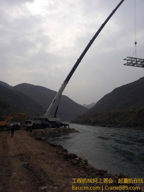 黄昏前吊完，夜晚江水要涨。