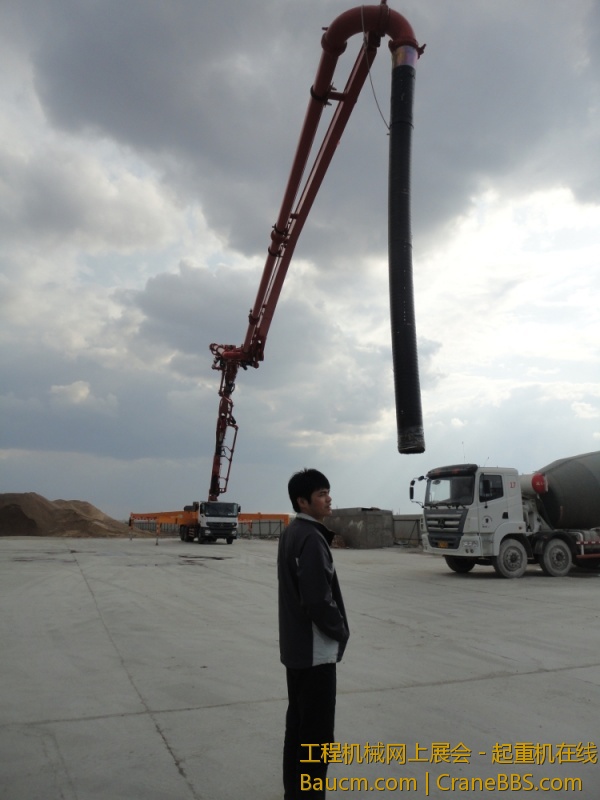 客户亲自体验C8限位技术。 C8（领跑者的8项新技术） 1智能减震,上下可以控制在正负20C.jpg