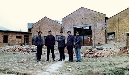 三一创业团队 山里的老厂.jpg