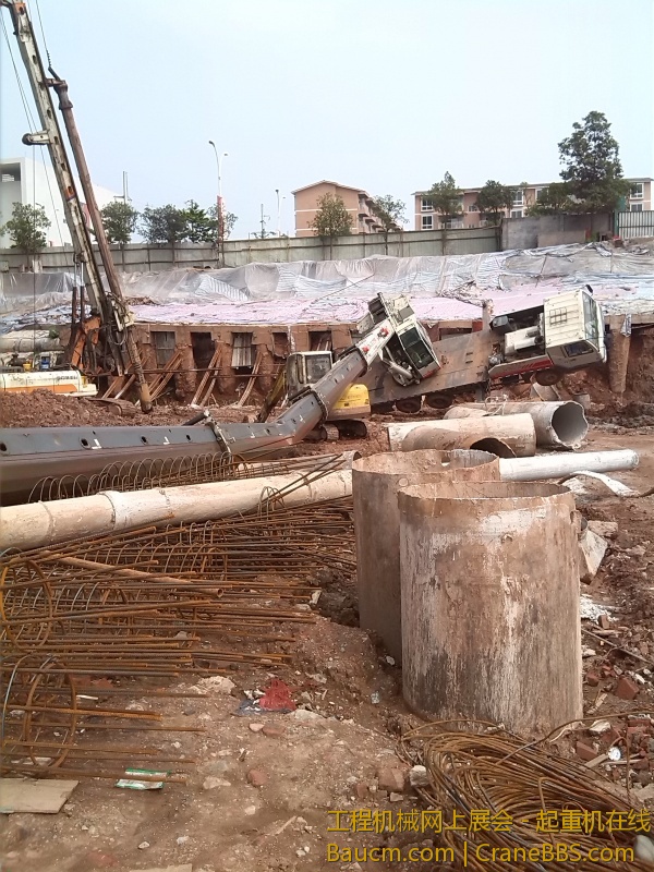 砸上笼子。第三节臂玩完。