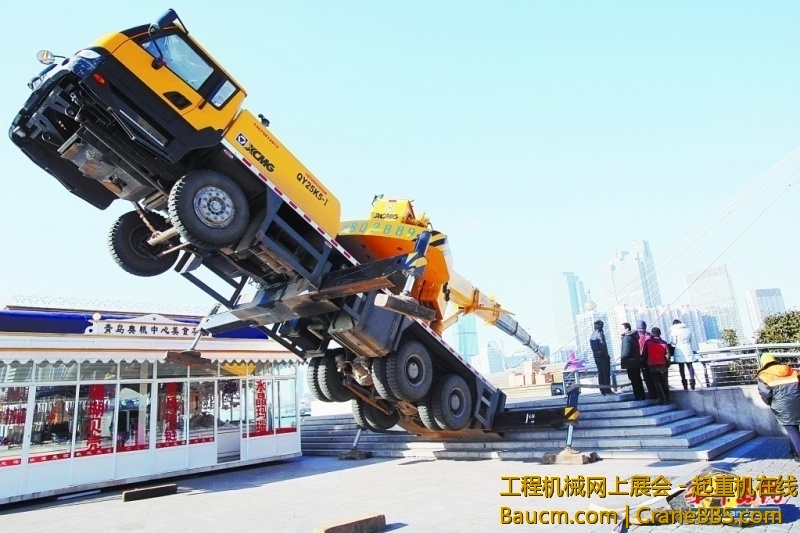 两前支腿脚板上怎么会粘着枕木？百思不得其解，哪位大侠能详解一下吗？