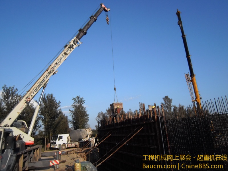 一个打灰 一个支模