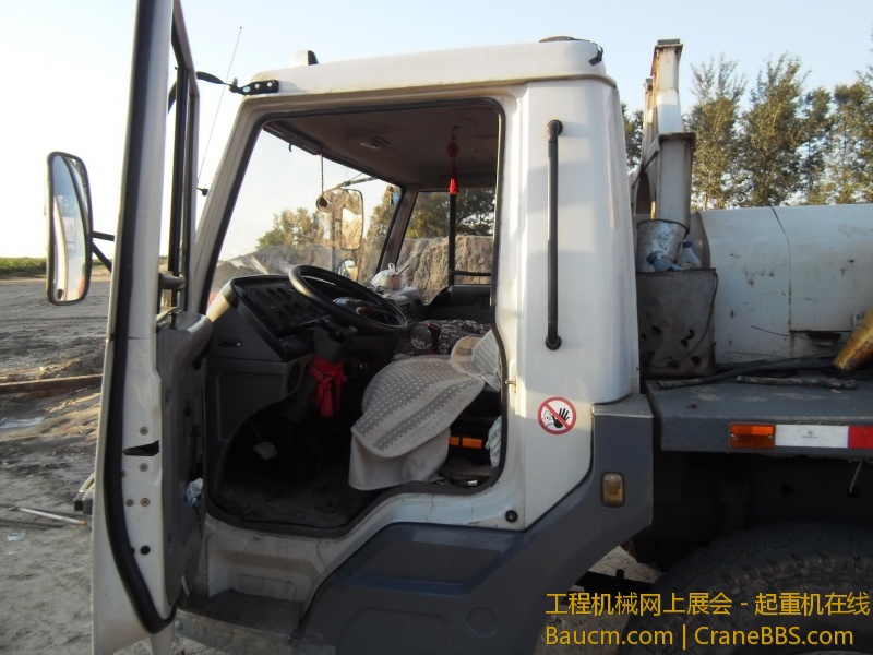 老的驾驶室好窄