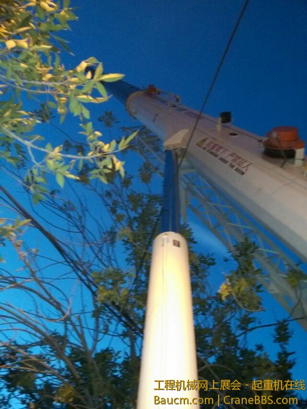 干到夜里，电线很是麻烦