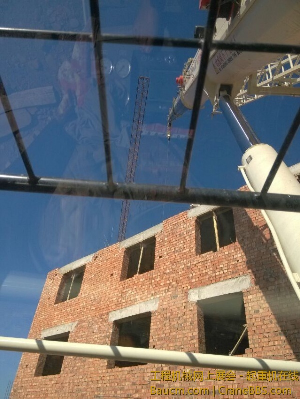 碍事的塔吊