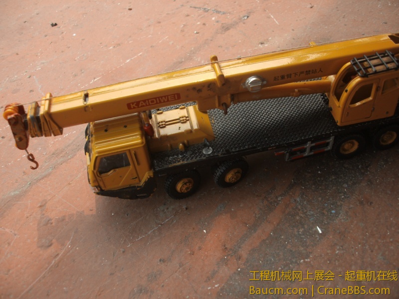 直升机悬停的低一点……继续航拍……