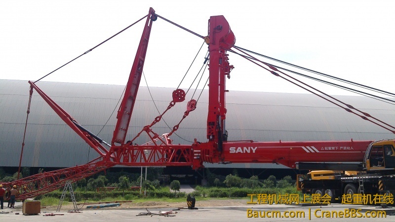 这才是350吨级全路面起重机应有的配置，不像中联的那个350，像个残疾人一样，高空作业.jpg