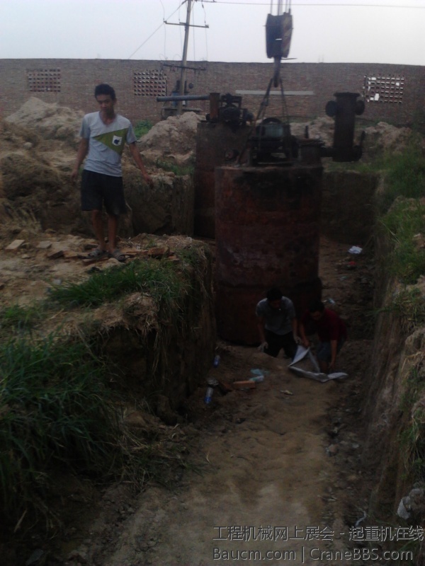 跨高压线带电吊炉 严重违规 (11).jpg