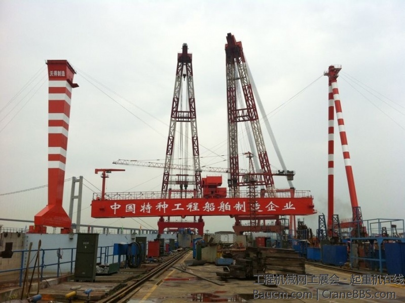 镇江船厂龙门吊.jpg