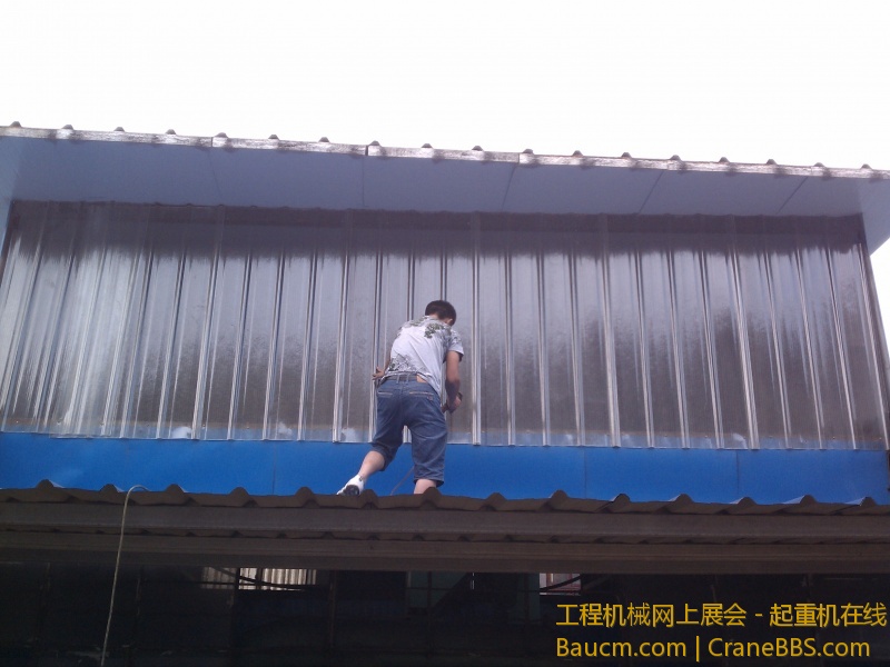 拆掉采光板才好吊