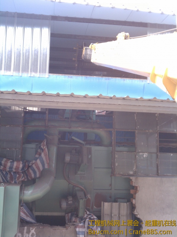 把吊臂伸进去。