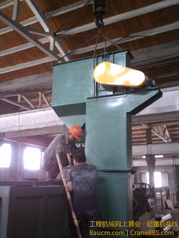 到新车间安装好，老板还不提供饭，一点半了，啃两面包。