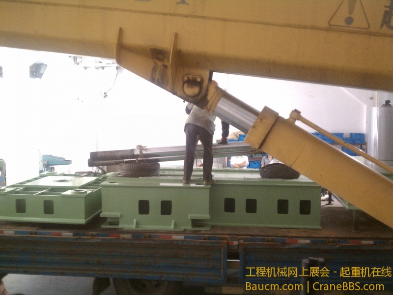 小车间，卸压机，接装。