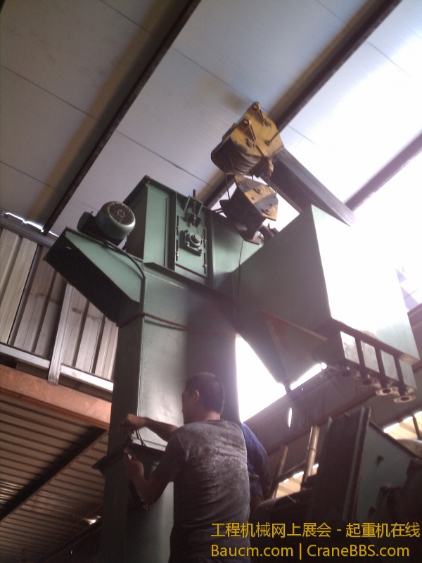 这高度，这吊法，给一千才肯干。