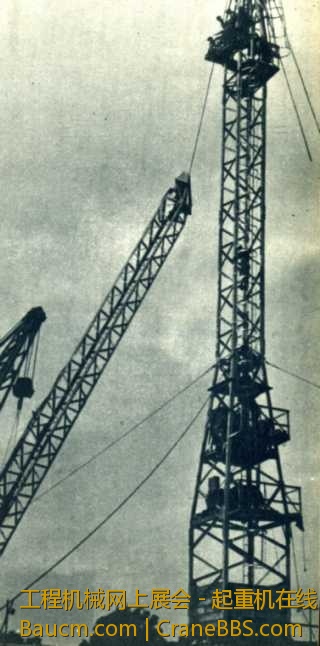 1954年抚顺重型机器厂第一台塔吊安装现场
