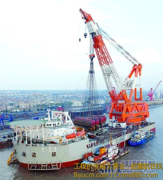 “华天龙”号4000吨全回转打捞起重工程船.jpg