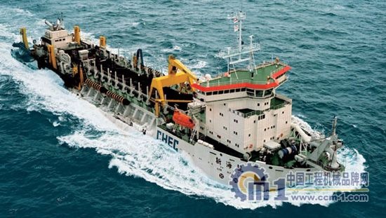 “新海龙”号自航耙吸式挖泥船.jpg