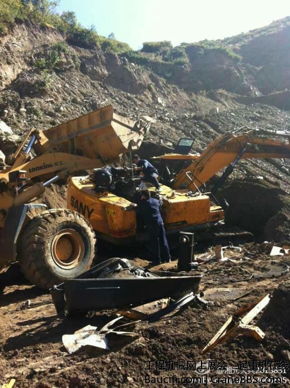 三一救援队抢险新篇章 今年九月初，河南驻马店客户杨老板的三一SY305挖掘机在河北张家.jpg