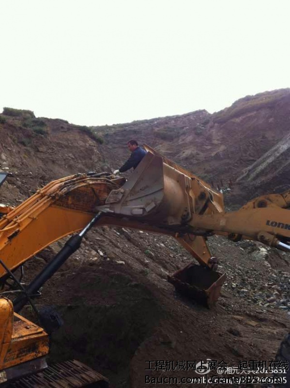 三一救援队抢险新篇章 今年九月初，河南驻马店客户杨老板的三一SY305挖掘机在河北张家.jpg