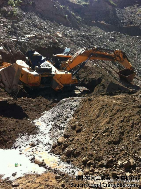 三一救援队抢险新篇章 今年九月初，河南驻马店客户杨老板的三一SY305挖掘机在河北张家.jpg