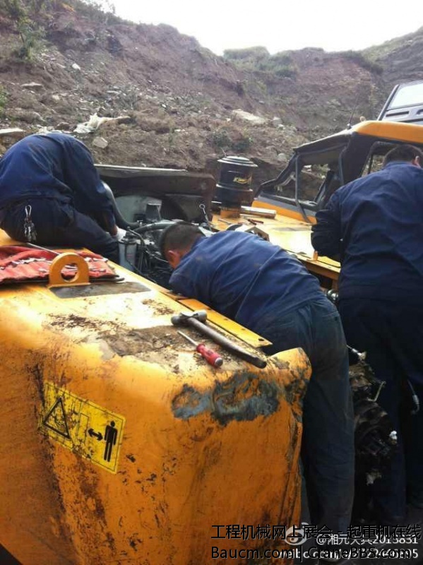 三一救援队抢险新篇章 今年九月初，河南驻马店客户杨老板的三一SY305挖掘机在河北张家.jpg