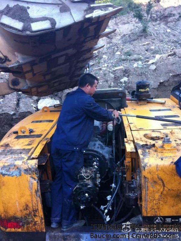 三一救援队抢险新篇章 今年九月初，河南驻马店客户杨老板的三一SY305挖掘机在河北张家.jpg