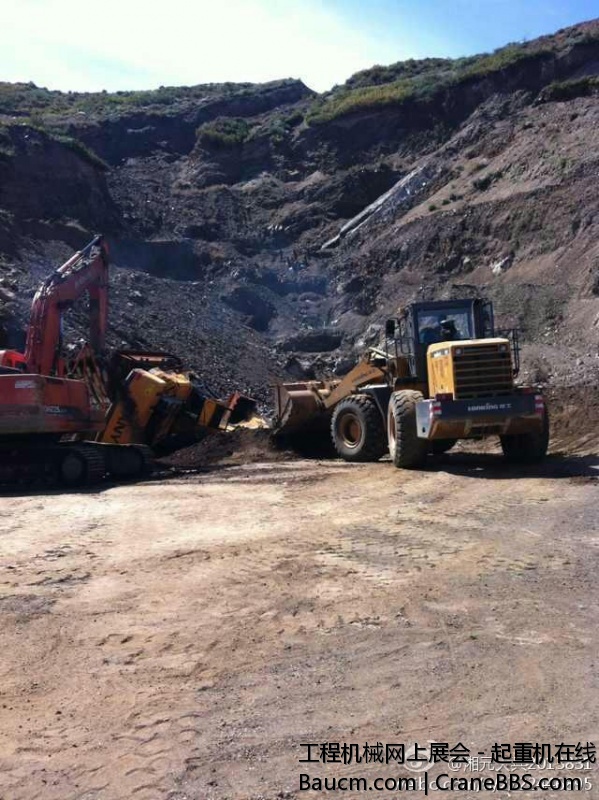 三一救援队抢险新篇章 今年九月初，河南驻马店客户杨老板的三一SY305挖掘机在河北张家.jpg