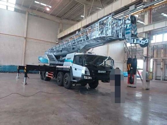 国内首台混合动力车 (1).jpg