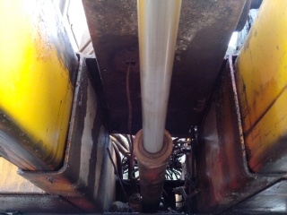 配重后移液压顶