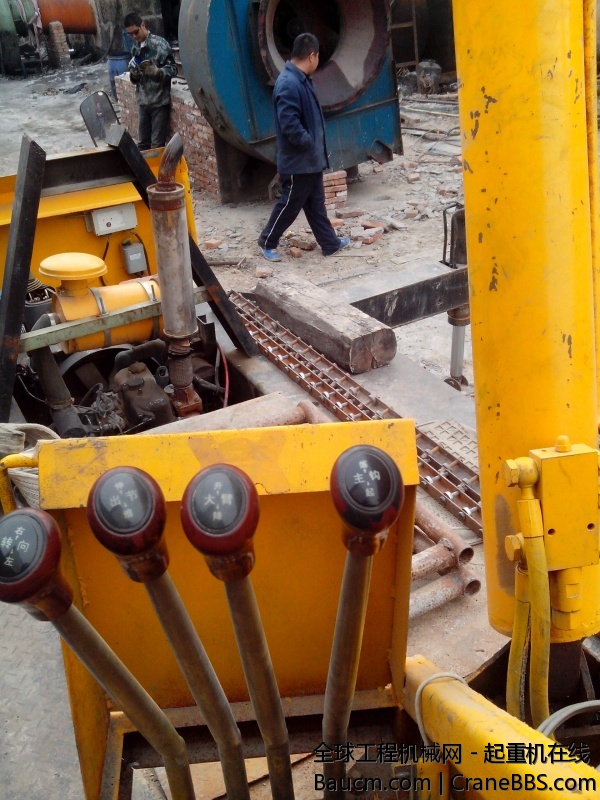 这个幅度远点  6个厚的钢板焊的风机 最少1吨半吧