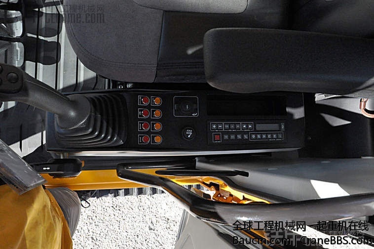 保时捷设计 三一挖机 (10).jpg