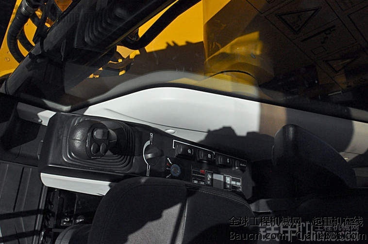 保时捷设计 三一挖机 (12).jpg