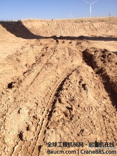 350吨的垫板拿来给600用，遇到这样的场地明显小了。 (8).jpg