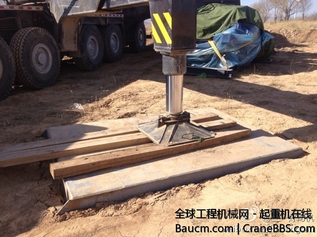 350吨的垫板拿来给600用，遇到这样的场地明显小了。 (10).jpg