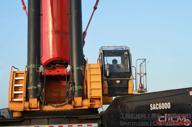 三一SAC6000起重机主臂全伸达90米，最大额定起重量为600t，起重臂全伸时间为800s，上.jpg