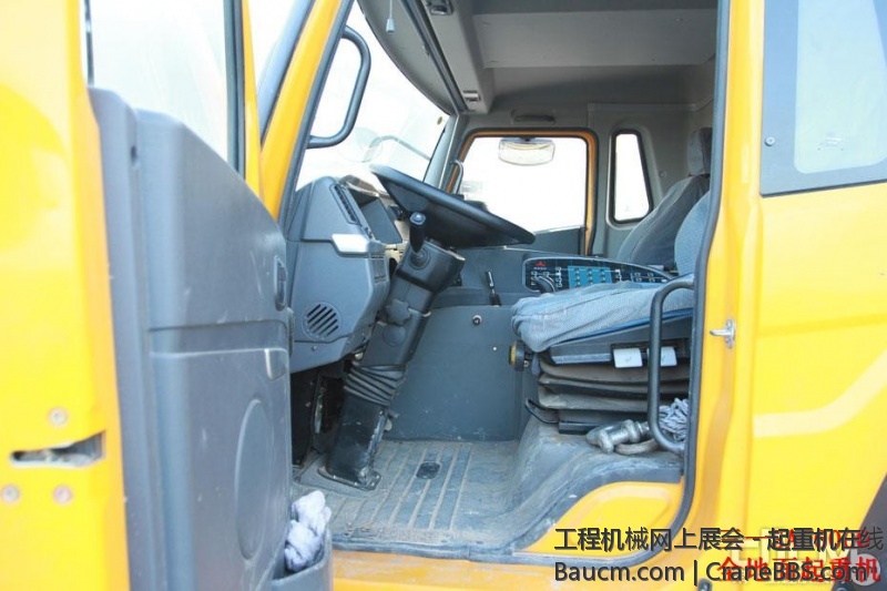 粗犷的外表下，还有一颗精细的“内心”，SAC6000全地面起重机的驾驶室宽敞舒适，视野.jpg