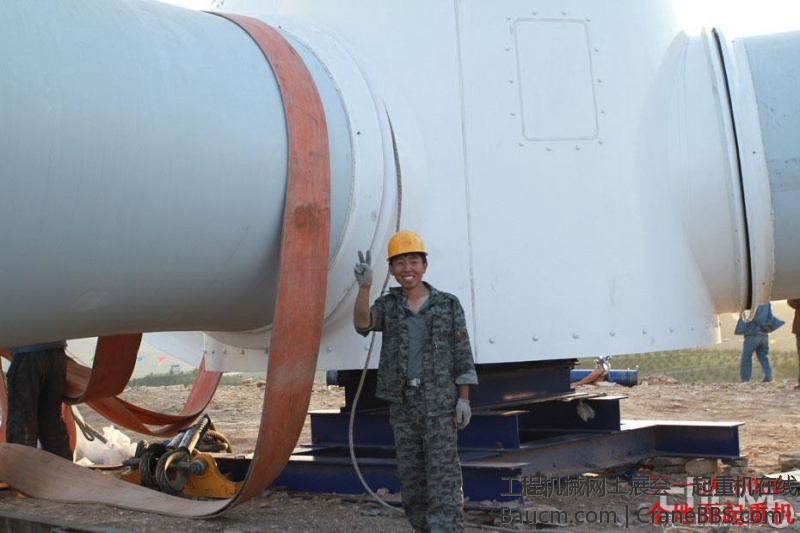 由于风速太大，暂时不能吊装，长期和三一SAC6000型全地面起重机工作在一起的风电安装.jpg
