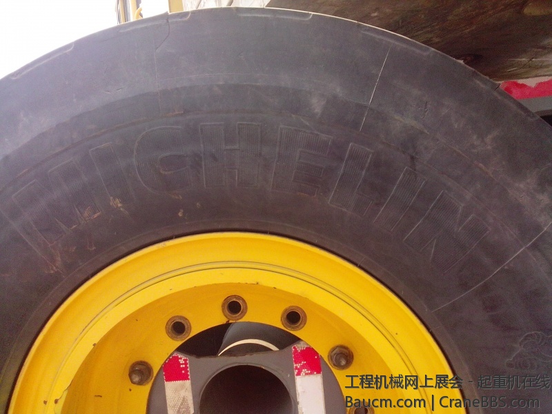 想知道备胎是怎么放上去的