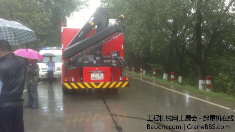 首先注意他后面这个玩意儿