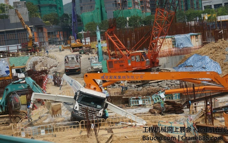 2013年7月13日，中联重科56米泵车在香港九龙恒基乌溪沙地盘施工过程中，发生前支腿折.jpg