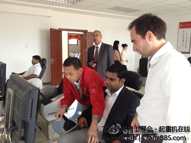 热烈欢迎三一印尼代理商朋友们莅临湘元，小伙伴们都惊呆了！＂world class！＂其中一.jpg
