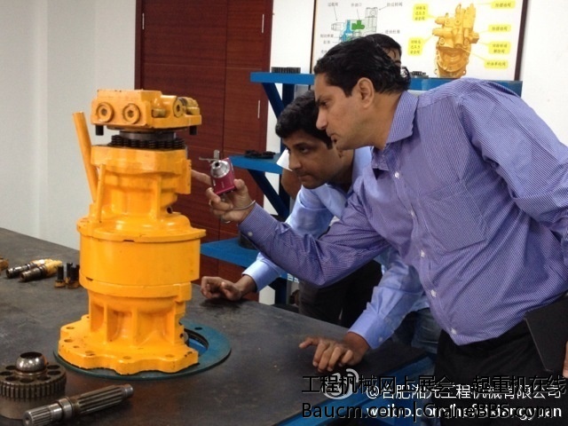 热烈欢迎三一印尼代理商朋友们莅临湘元，小伙伴们都惊呆了！＂world class！＂其中一.jpg