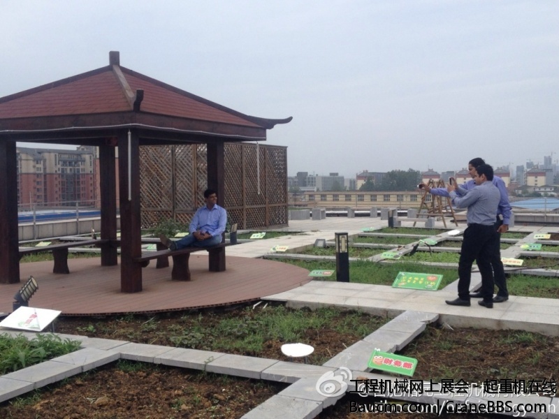 三一印度代理商朋友来访，大伙儿对6S总部很多地方都很感兴趣，各种拍照，以至于会议交.jpg